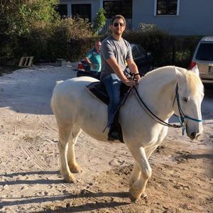 Meet your Posher, Ari